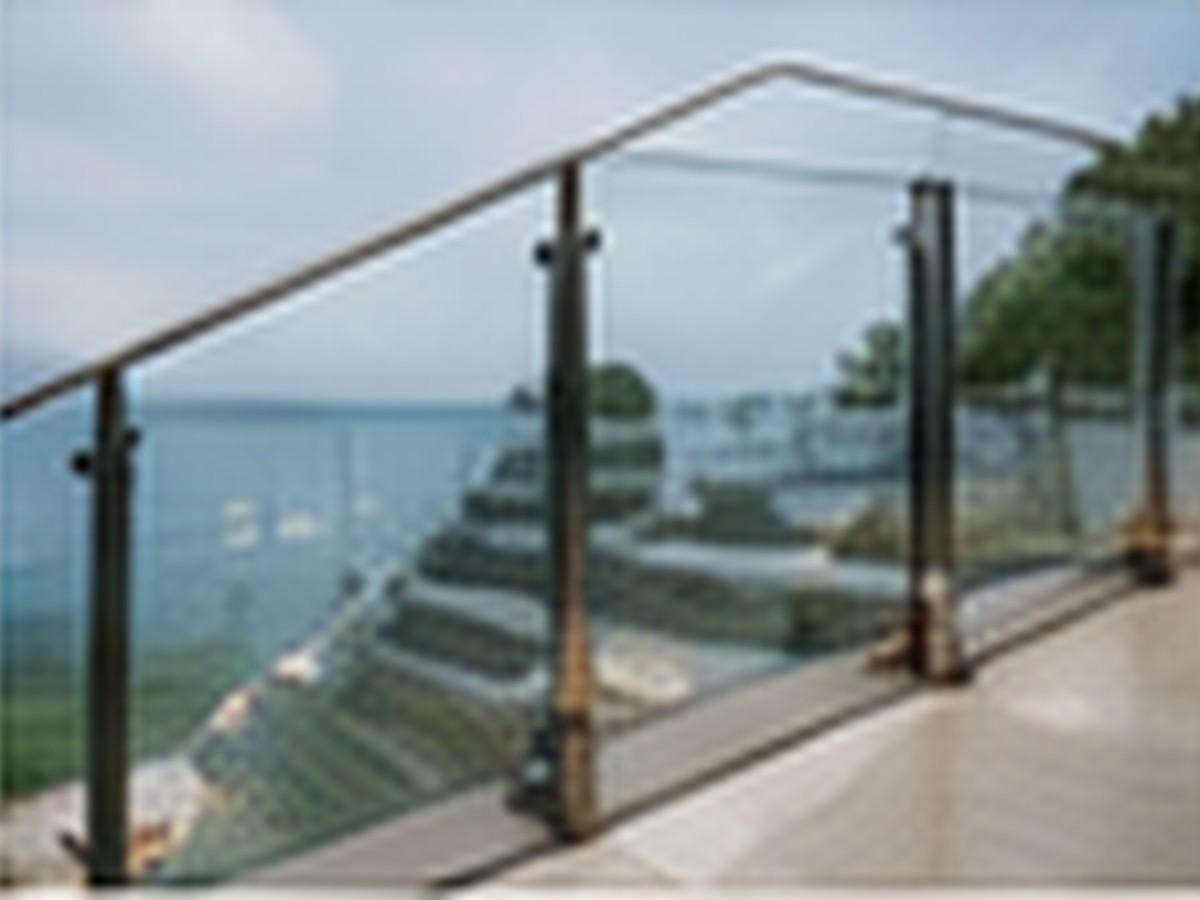 Residential glass railing